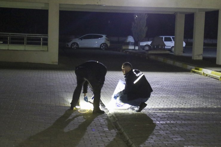 Uşak'ta hastanenin otoparkında av tüfeğiyle vurulan kişi ağır yaralandı