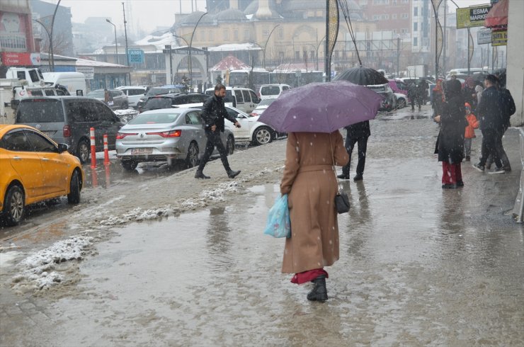 Hakkari'de kar etkili oldu