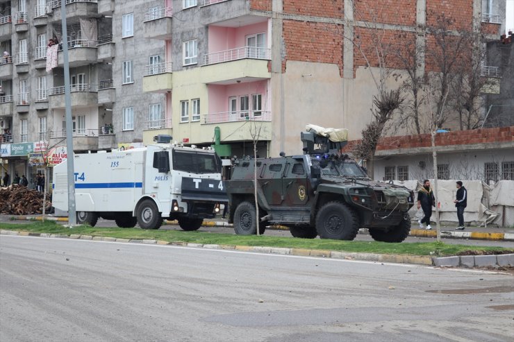 Batman'da nevruz etkinliğinde polise taş atan gruptaki 6 şüpheli gözaltına alındı