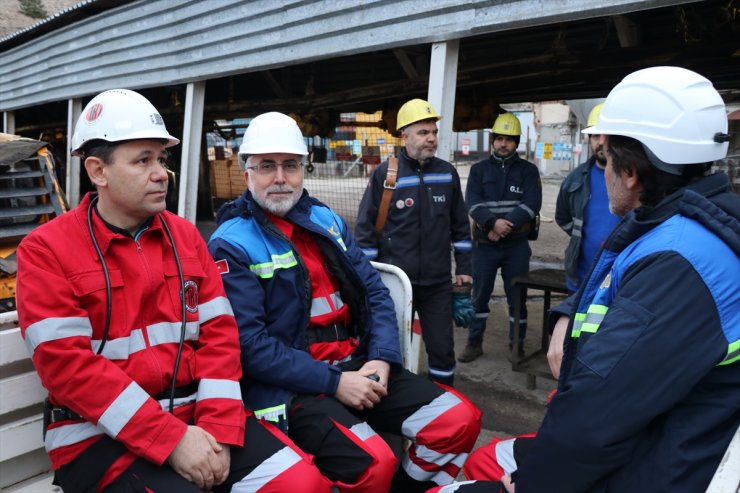 Çalışma ve Sosyal Güvenlik Bakanı Işıkhan, Kütahya'da maden işçileriyle iftar yaptı