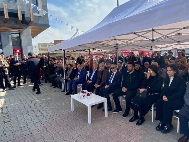 Diyarbakır'da "Kutbettin Arzu Bilgi Evi ve Akademi Lise" açıldı