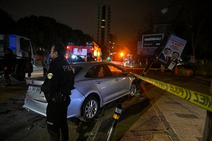 Kadıköy'deki trafik kazasında 2 kişi yaralandı