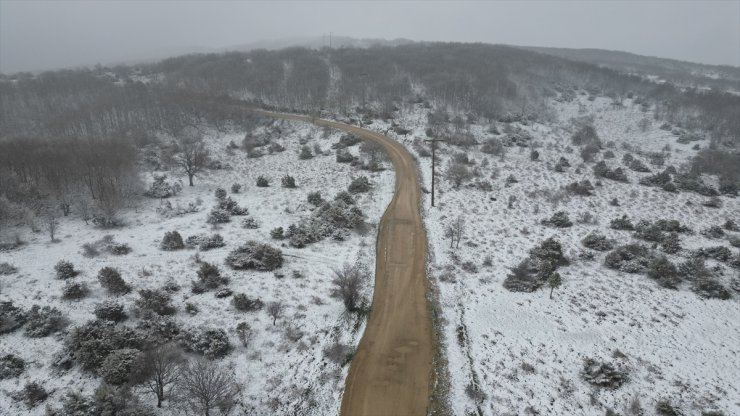 Tekirdağ'ın yüksek kesimlerinde kar yağışı etkili oluyor