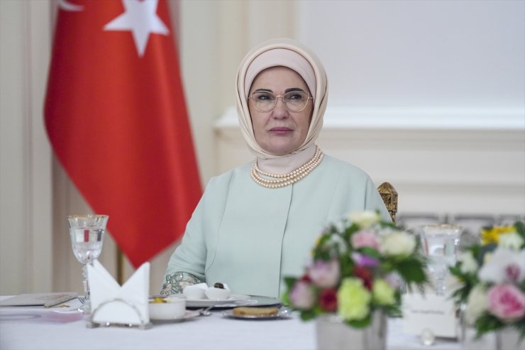 Emine Erdoğan, Gönül Elçileri ve vali eşleriyle iftarda bir araya geldi: