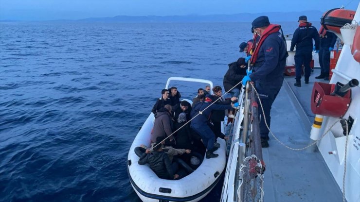 İzmir açıklarında 51 düzensiz göçmen kurtarıldı