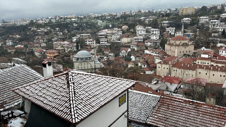 Karabük'ün yüksek kesimlerine kar yağdı