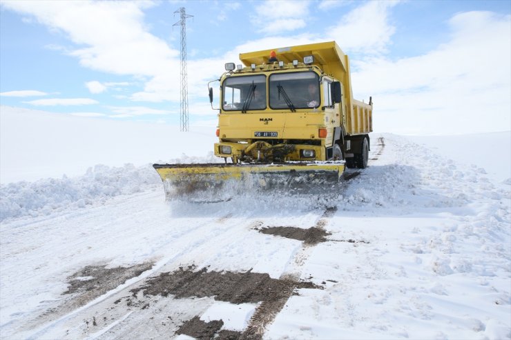 Erzurum ve Kars'ta 26 yerleşim yerinin yolu ulaşım açıldı