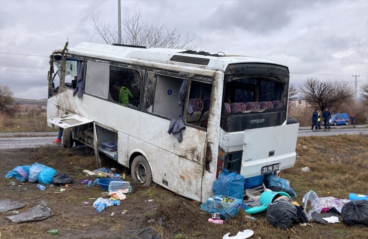 Kayseri'de cezaevi ring aracı devrildi, 4 kişi yaralandı