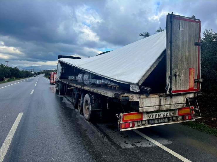 Bursa'da tır ile midibüsün çarpıştığı kazada 8 kişi yaralandı