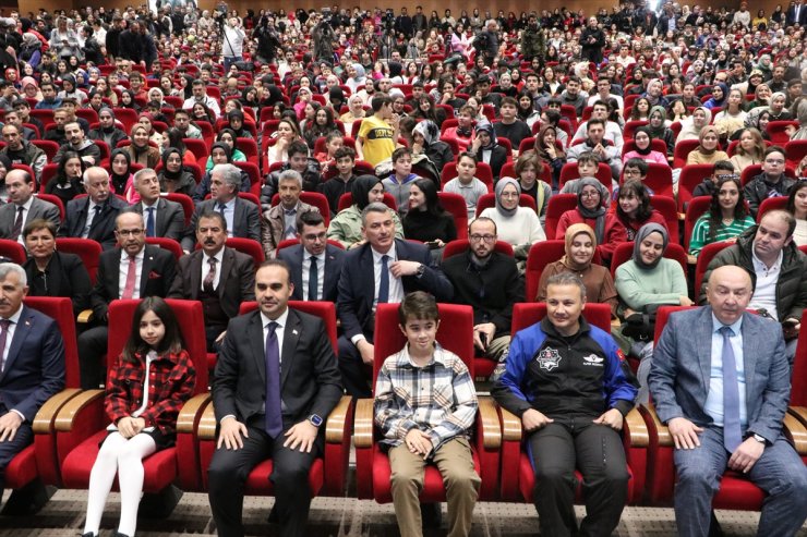 Sanayi ve Teknoloji Bakanı Kacır Kayseri'de gençlerle buluştu: