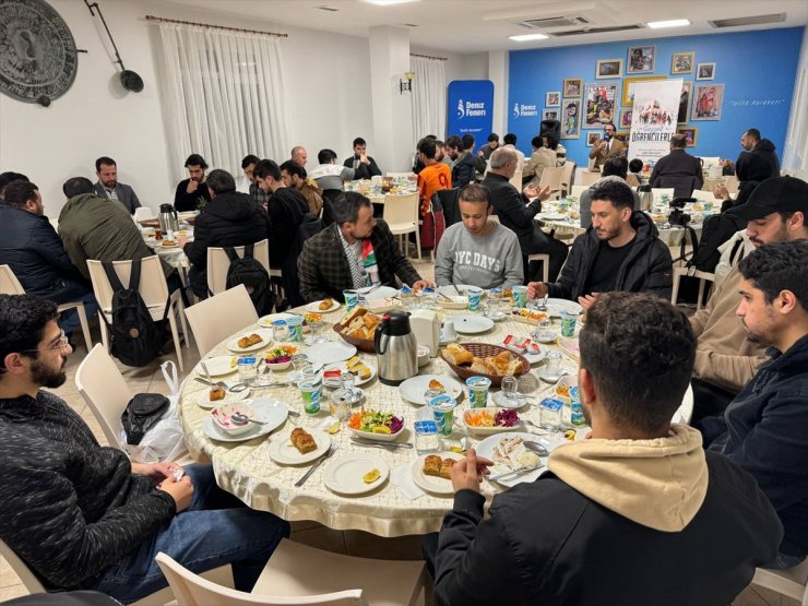 Deniz Feneri Derneği, İstanbul'daki Gazzeli gençlere iftar verdi