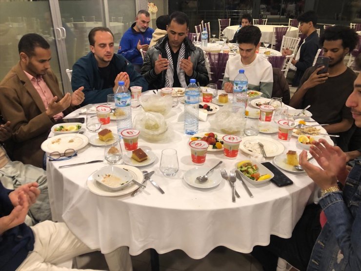 Deniz Feneri Derneğinden Antalya'daki Filistinli ve Afrikalı öğrencilere iftar