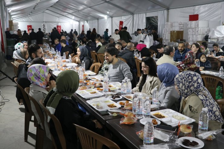 İzmir'de eğitim gören Filistinli öğrenciler iftarda bir araya geldi