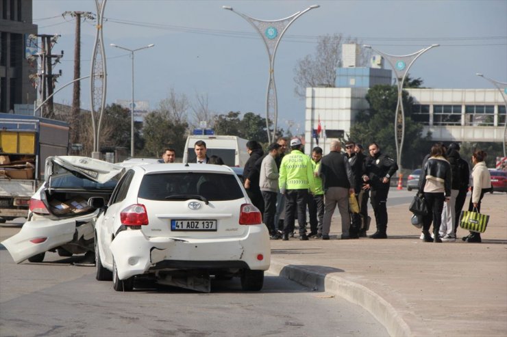 Kocaeli'de 7 aracın karıştığı zincirleme trafik kazasında 5 kişi yaralandı