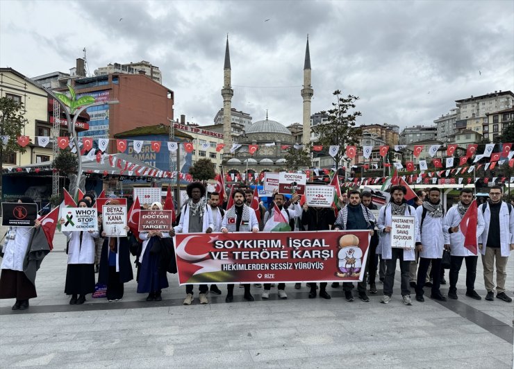 Rize'de sağlık çalışanları "sessiz yürüyüş" ile İsrail'i protesto etti