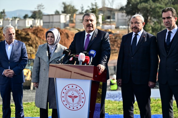 Sağlık Bakanı Koca, "Sancaktepe Şehir Hastanesi" inşaatında incelemelerde bulundu: