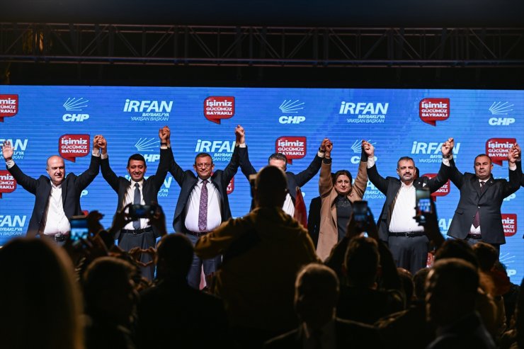CHP Genel Başkanı Özel, İzmir'de halk buluşması ve iftara katıldı: