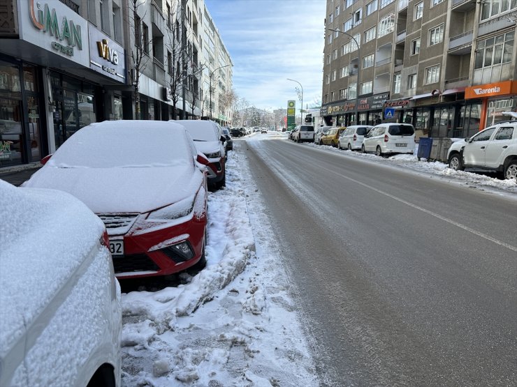 Karla kaplanan Erzurum, Ardahan, Kars ve Ağrı'da soğuk hava etkili