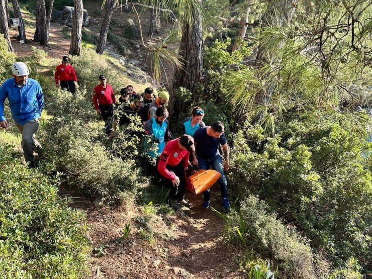 Fethiye'de yürüyüş yaptığı arazide düşerek mahsur kalan kişi kurtarıldı