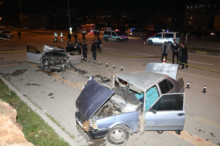 Gaziantep'te 2 otomobilin çarpıştığı kazada 7 kişi yaralandı