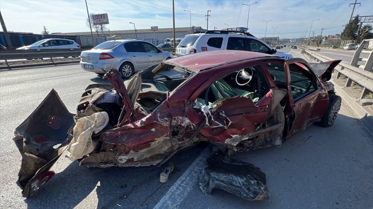 Kocaeli'de kazada araçtan düşen kişi, otomobilin çarpması sonucu öldü