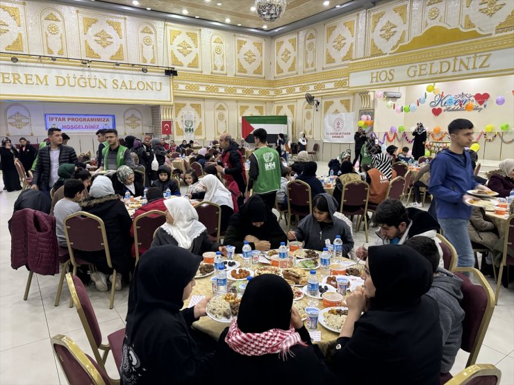 Siirt'te "Dünya Yetimler Günü" dolayısıyla iftar programı düzenlendi