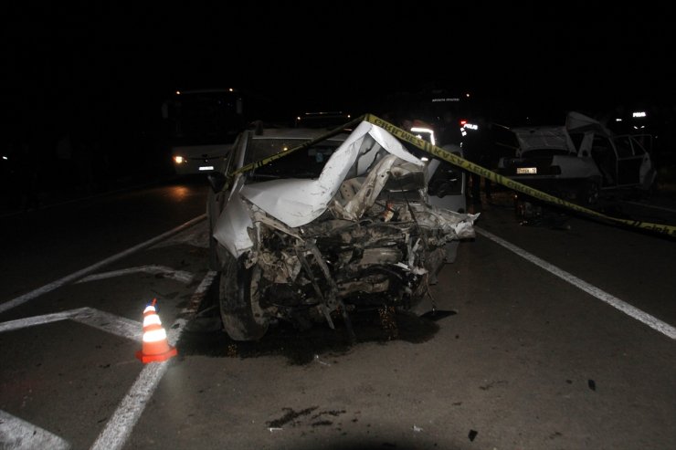 Antalya'da zincirleme trafik kazasında 3 kişi hayatını kaybetti