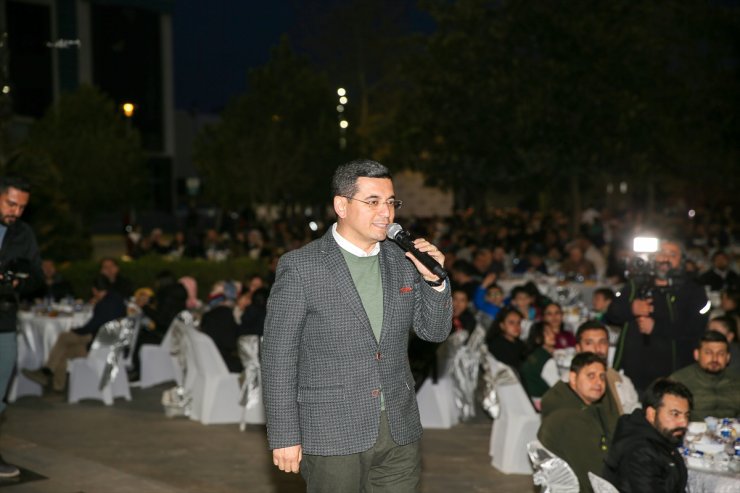 Cumhur İttifakı'nın adayı Tütüncü, Kepez Belediyesi çalışanlarına veda etti