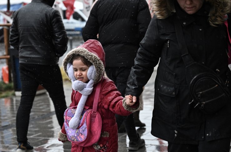 İstanbul'da bazı bölgelerde sağanak etkili oluyor