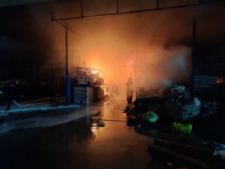 GÜNCELLEME - Kocaeli'de sanayi sitesinde çıkan yangın kontrol altına alındı