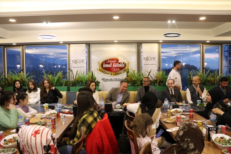 Niğde'de yetimler için iftar verildi