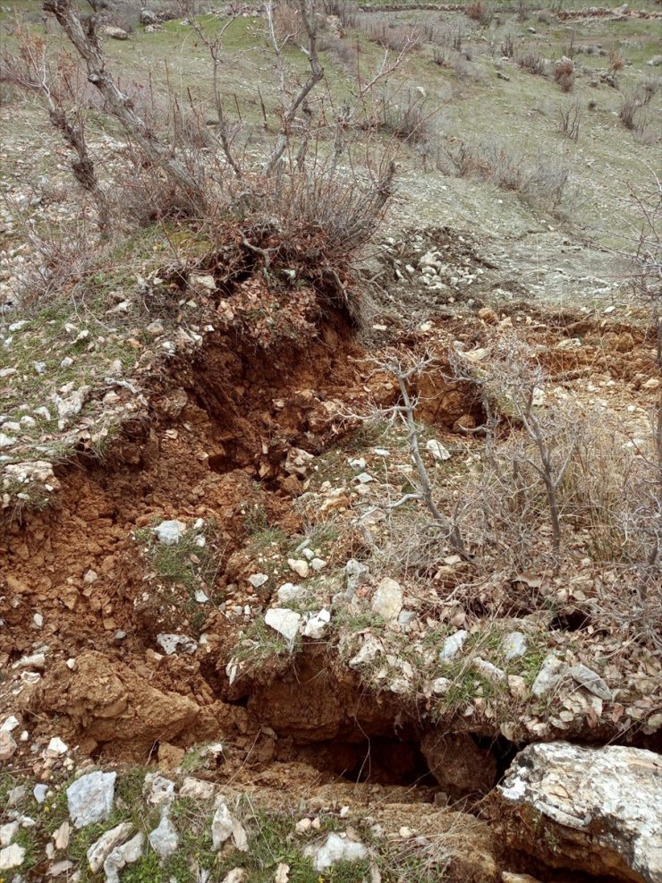 Sağanak nedeniyle Şırnak-Hakkari kara yolunda çökme oluştu