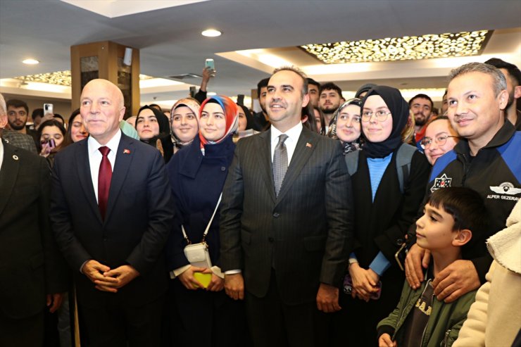 Sanayi ve Teknoloji Bakanı Mehmet Fatih Kacır, Erzurum'da gençlerle buluştu: