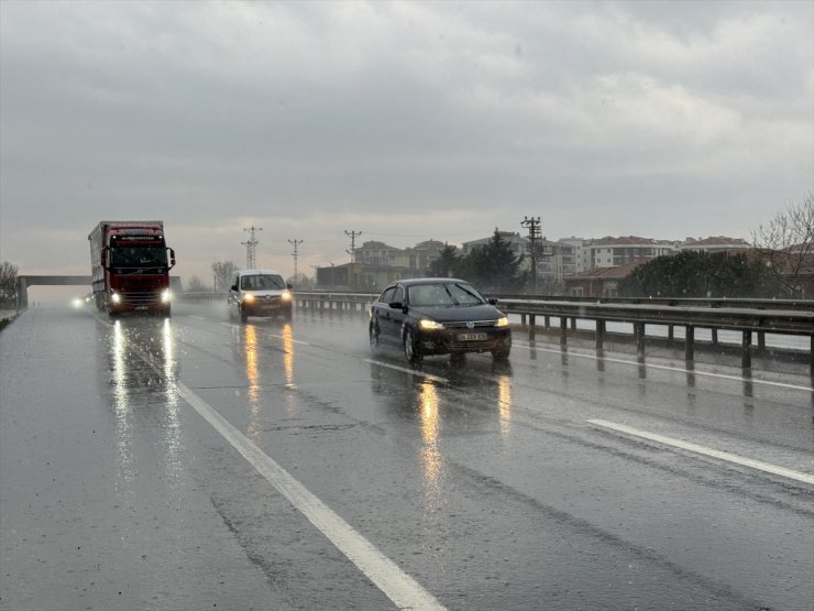 Tekirdağ ve Kırklareli'nde sağanak etkili oluyor