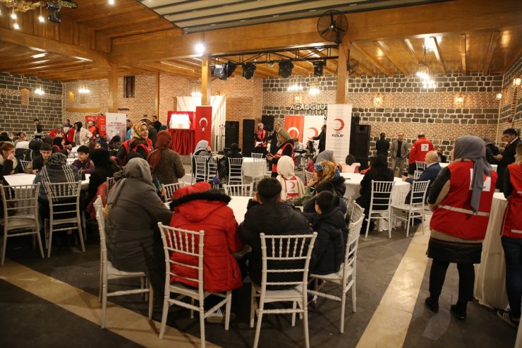 Türk Kızılay Diyarbakır Şubesi, yetim çocuklara iftar verdi