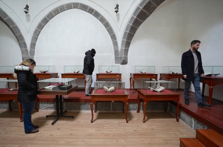Erzurum'da 700 yıllık yazma eserler ramazana özel ziyarete açıldı