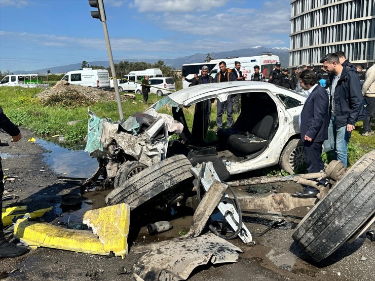 GÜNCELLEME - Hatay'da karşı şeride geçen tırın çarptığı otomobildeki 6 kişi öldü