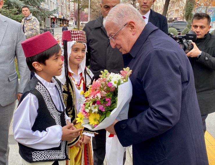 Milli Savunma Bakanı Güler, Kırşehir Valisi Buhara'yı ziyaret etti