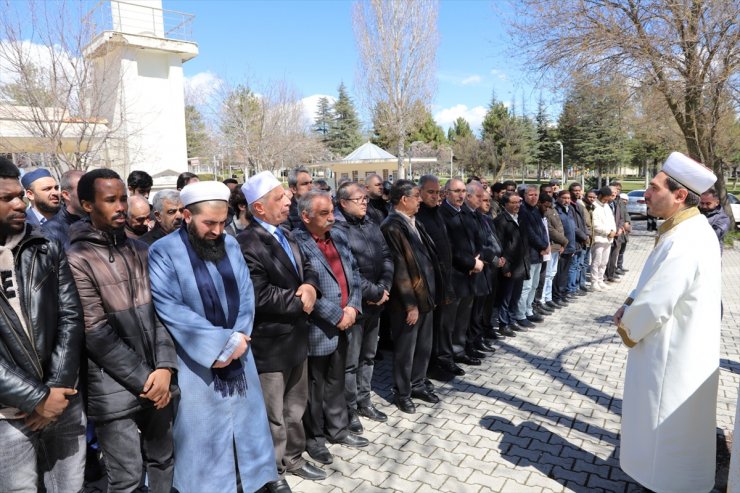 Nijeryalı üniversite öğrencisinin cenazesi ailesinin isteği üzerine Elazığ'da defnedildi