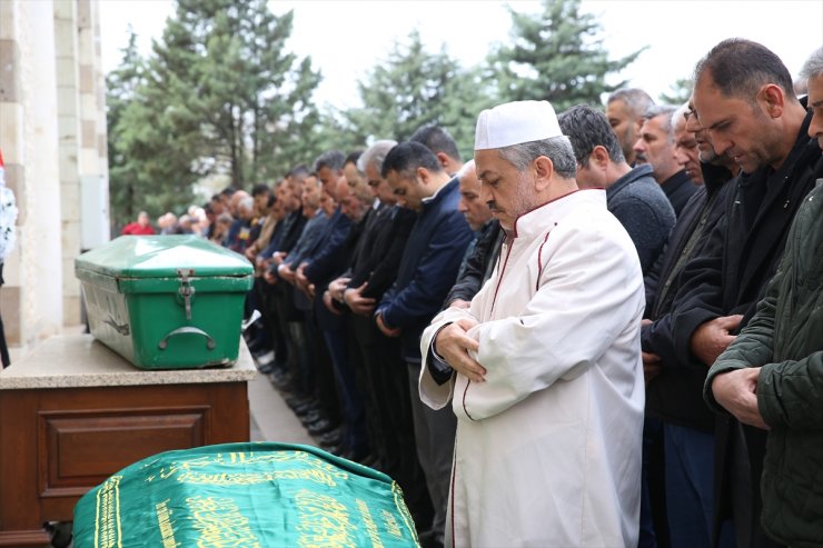 Hatay'da trafik kazasında ölen aynı aileden 6 kişinin cenazeleri defnedildi