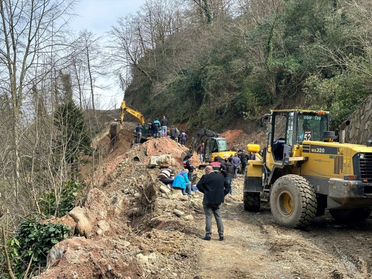 GÜNCELLEME 2 - Trabzon'da göçük altında kalan 3 işçi öldü