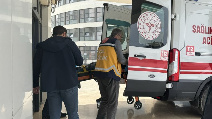 Trabzon'da hastane inşaatının 3. katından düşen işçi yaralandı