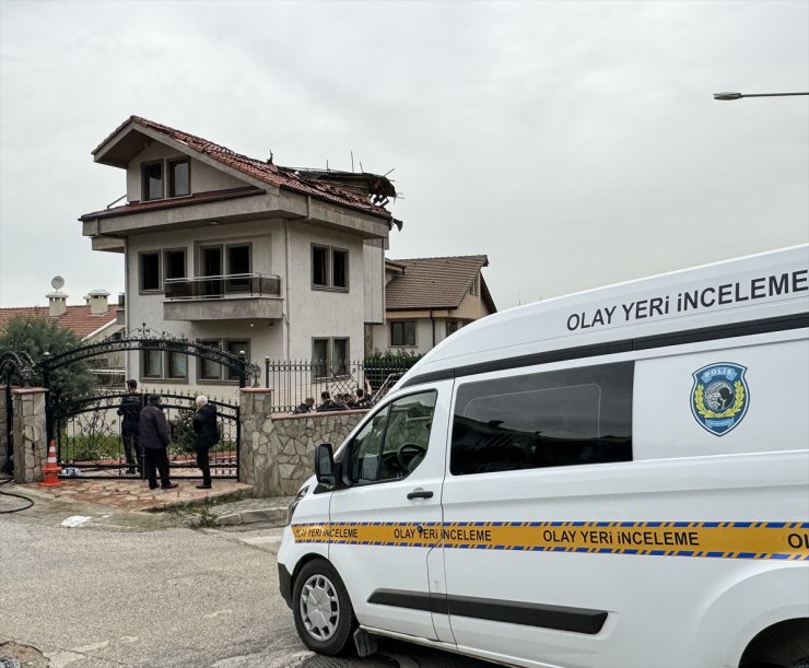 Bursa'da patlamanın ardından yangın çıkan villanın bodrumunda ceset bulundu