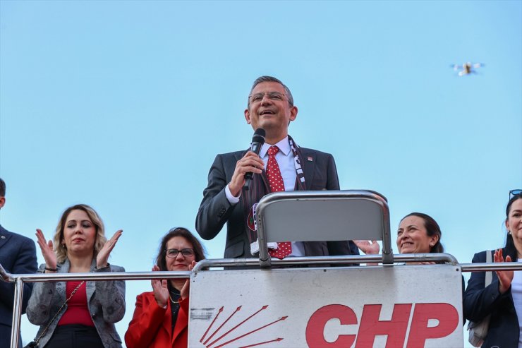 CHP Genel Başkanı Özgür Özel, Manisa'da halk buluşmasına katıldı