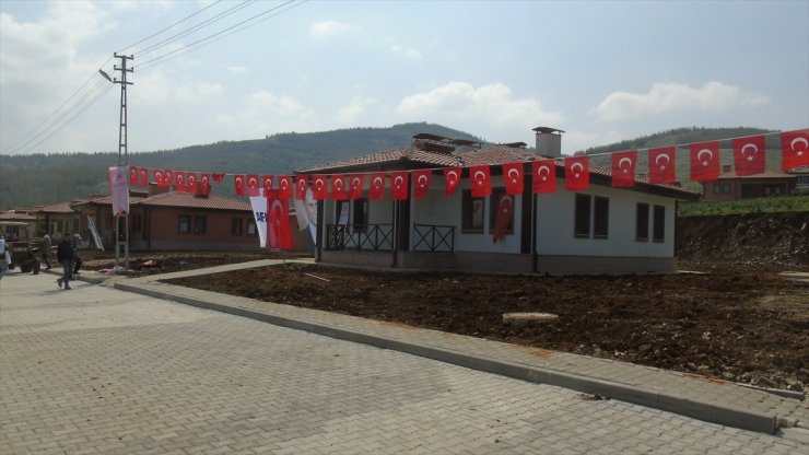 Nurdağı'nda köy evleri depremzedelere teslim ediliyor