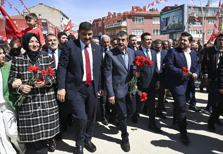 Bakan Tekin, Kahramankazan'da "Sevgi Yürüyüşü"ne katıldı: