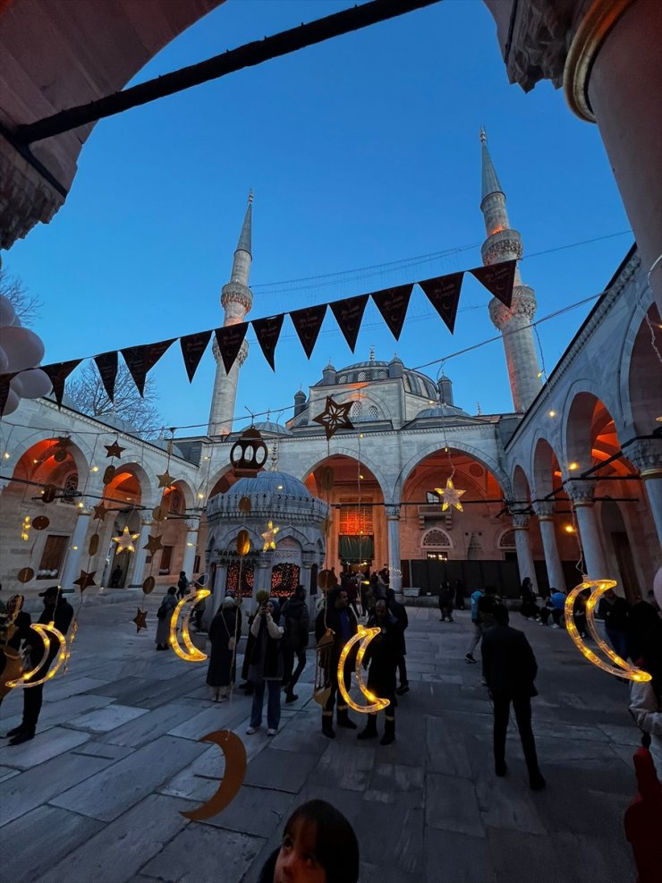 Eski ramazanlar Valide-i Cedid Camii'nde yaşatılıyor