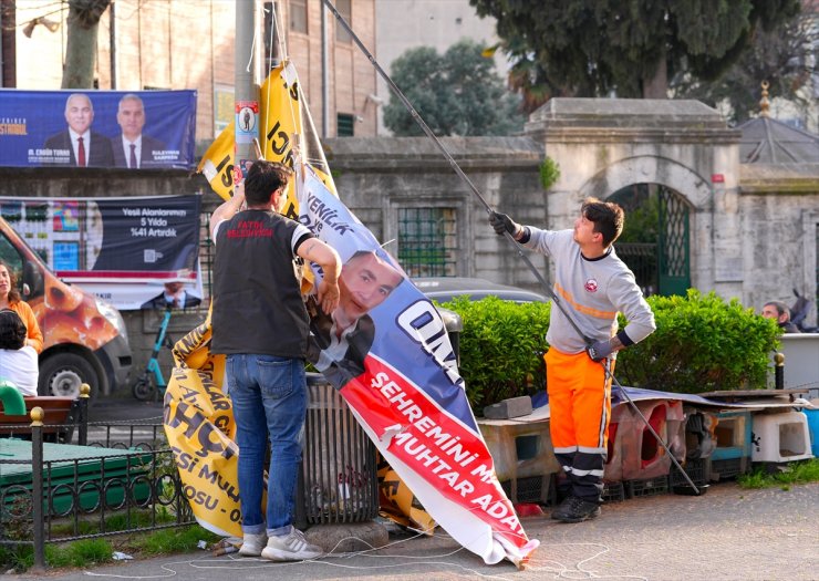 İstanbul'da siyasi partilerin pankart ve flamaları toplanmaya başlandı