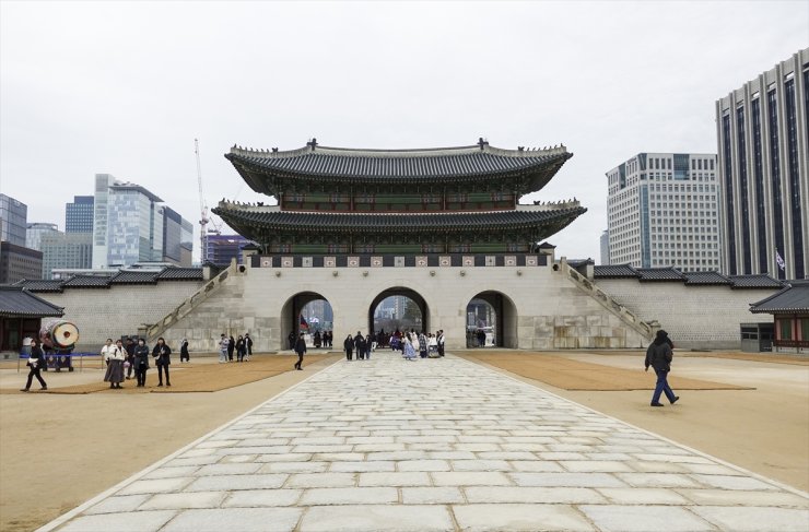 Seul'deki Gyeongbokgung Sarayı ülke turizminin çekim noktası oldu