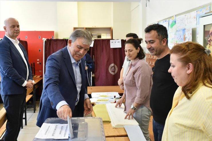 11. Cumhurbaşkanı Abdullah Gül, oyunu Beykoz'da kullandı